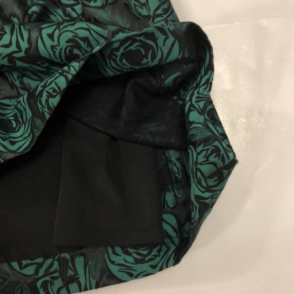 Green Floral Rose Print Pleated Handmade Skirt size Small Excellent Condition - Picture 4 of 6